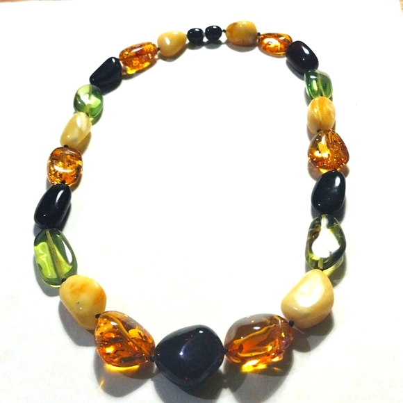 AMBER MULTICOLORED 18" BEADED KNOTTED  NECKLACE - Picture 1 of 5